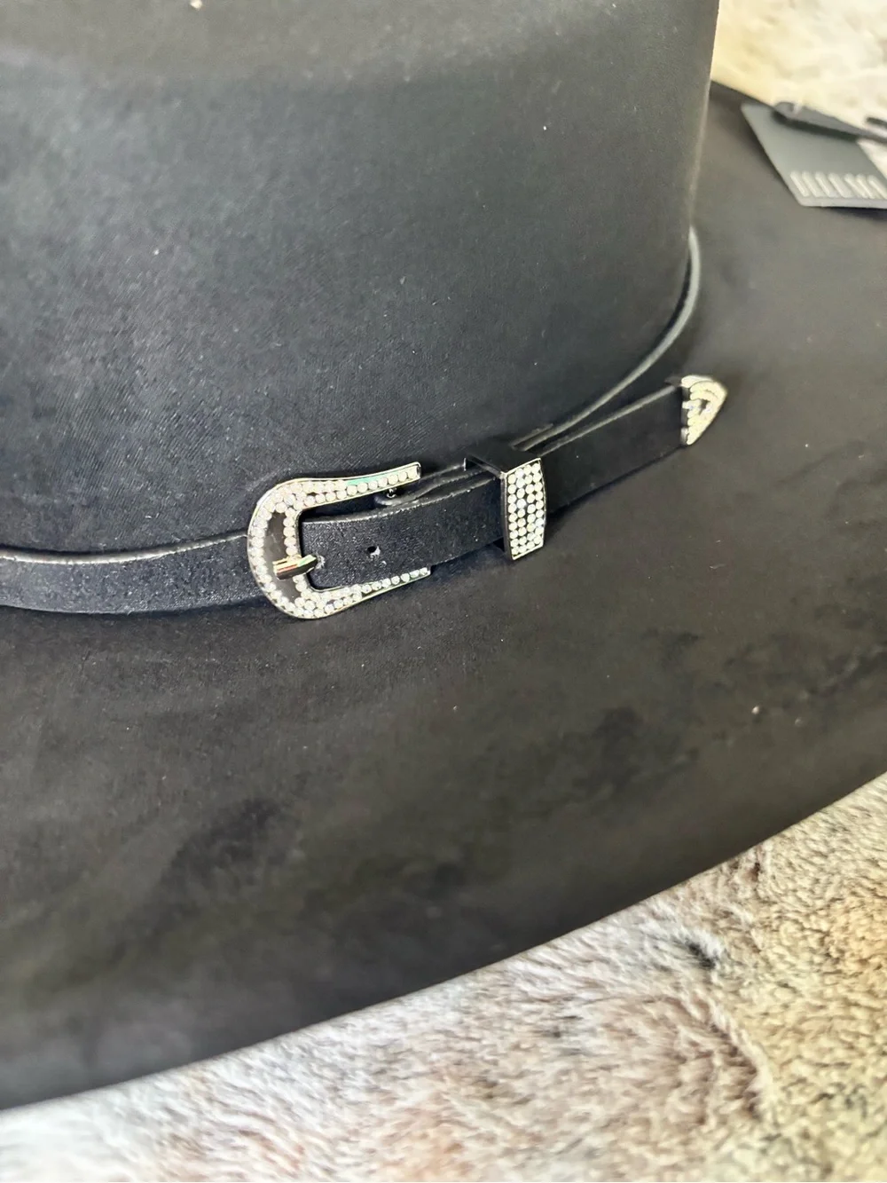 Women's Black Wide-Brim Faux Suede Felt Cowgirl Hat with Decorative Buckle Nwt